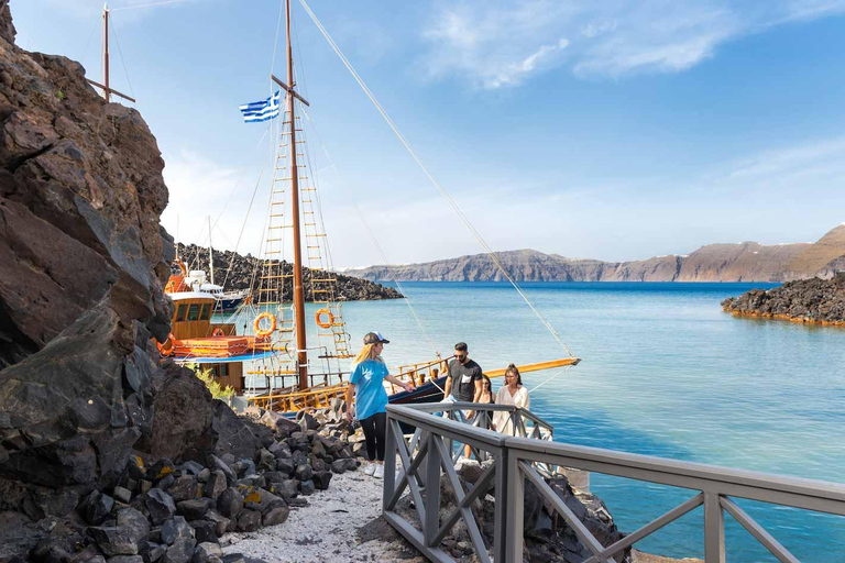 Santorini: Volcano, Hot Springs, and Thirasia Boat Tour With pick-up