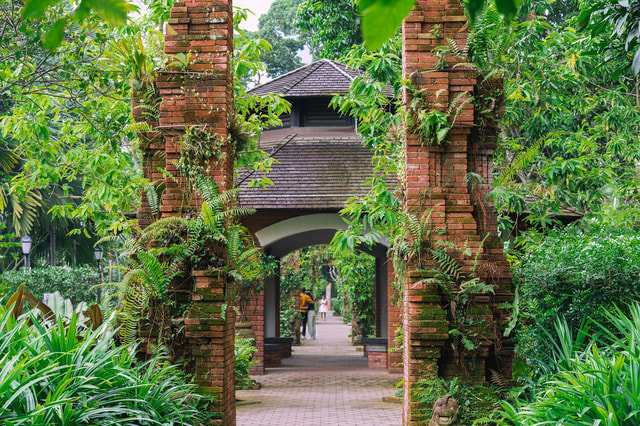 Relics of Fort Canning Park: Discover the King's Treasure