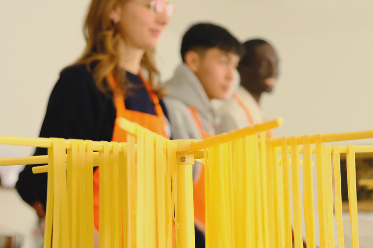 Milano: Corso di cucina di pasta, ravioli e gelati con pasto