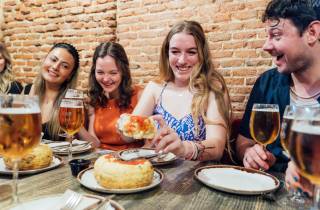 Madrid: Tapas Crawl Foodtour mit 6 Tapas und 4 Getränken