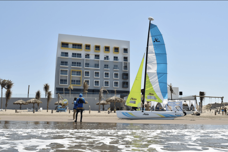 Salmedina crossing by catamaran