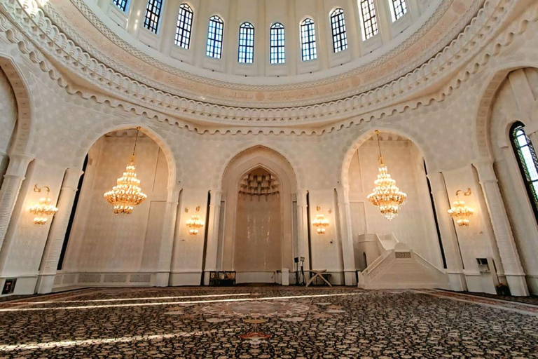 巴库：粉红湖、糖果山和贝什巴马格山之旅