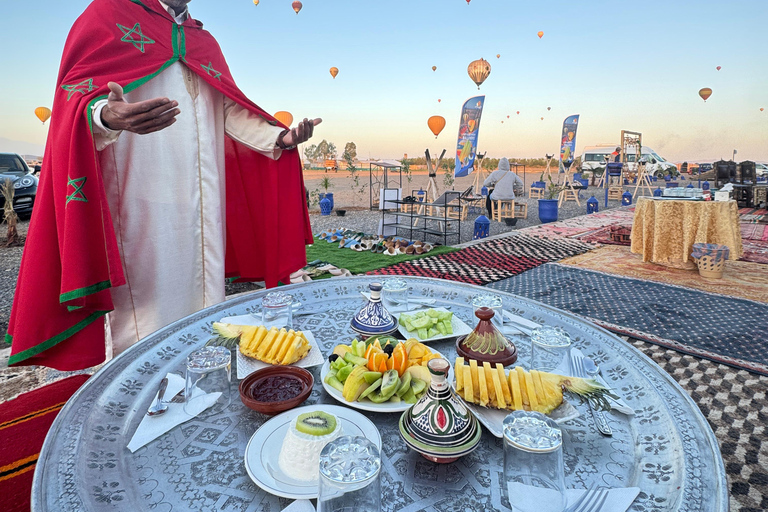 Marrakech: Royal Breakfast with Hot Air Balloons view