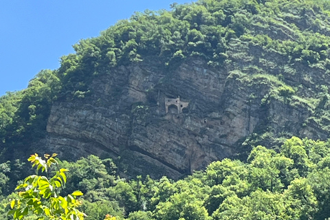 Bakú: excursión de escalada al castillo de hadas de Zagatala con acampadaBakú: Excursión al castillo encantado de Zagatala con acampada