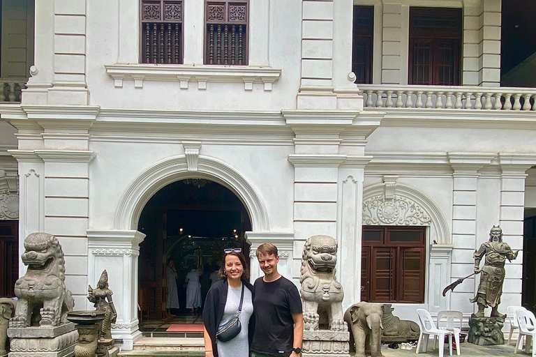 Colombo: Private City Tour with Driver and Car Colombo: Private City Tour with Driver and Van