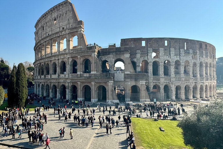 Rzym: wycieczka po Koloseum, Forum Romanum i PalatynieWstęp VIP do Koloseum + audioprzewodnik | Zmiana godziny do 1 godziny przed