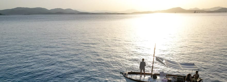 Tavolara : Tour de l'apéritif au coucher du soleil avec boissons et collations locales