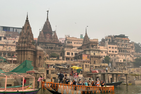 Excursão nocturna a Varanasi a partir de Deli no comboio mais rápidoAlojamento de 3 estrelas