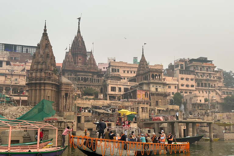 Excursão nocturna a Varanasi a partir de Deli no comboio mais rápidoAlojamento de 3 estrelas