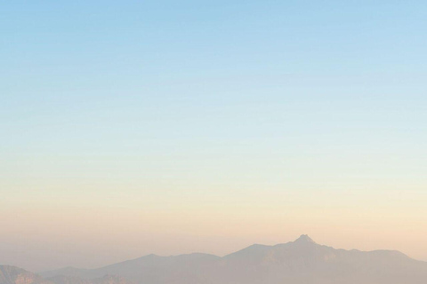 Jebel Shams Summit: Oman's Highest Peak & Grand Canyon Hike