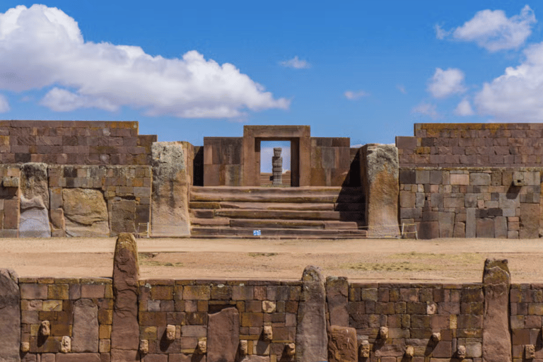 La Paz: Tiwanaku Ruins & Lake Titicaca Day Trip