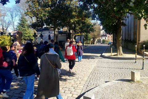 Père-Lachaise : histoires et mystères contés par un comédien En français