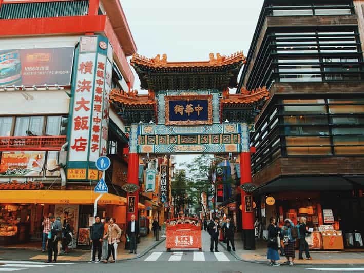Yokohama: Chinatown Food and Culture Tour with Tea Tasting
