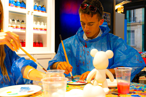 Color Room Lyon: Fun Pouring Painting Experience Classic Pouring Painting