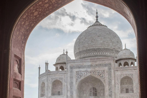 From Delhi: Taj Mahal Sunrise Tour with Skip-the-Line Ticket Private Car & Tour Guide Only