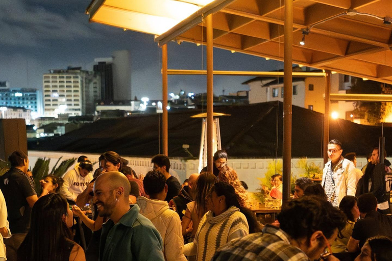 Quito: Rooftop Bar Crawl with Drinks and Club Entry
