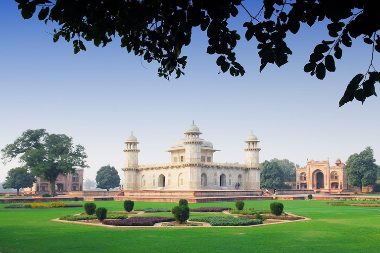 Tour de un día completo por el Taj Mahal y el Fuerte de Agra en coche desde Delhi