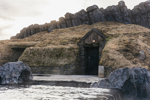 Reykjavik: Ingresso alla Sky Lagoon con trasferimentoIngresso al Saman Pass