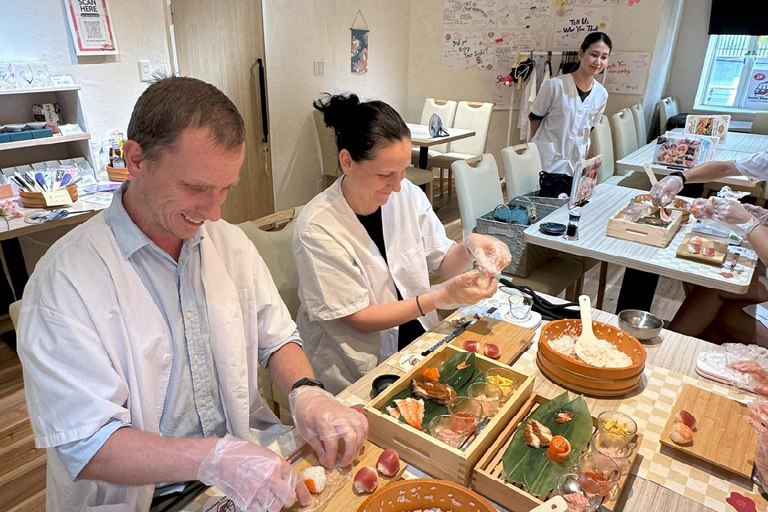 Osaka: Sushi Making in Spacious Studio with Certificate 10/1～Sushi Roll Making Experience
