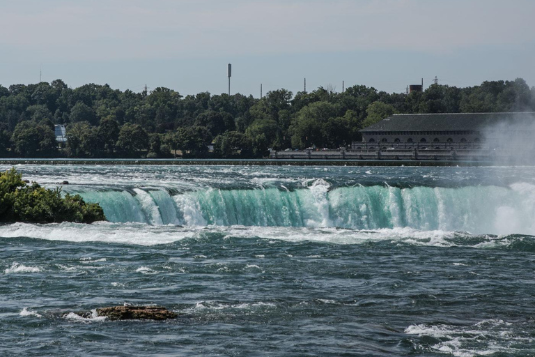 Nowy Jork: Nocna wycieczka z przewodnikiem nad wodospad NiagaraWycieczka w języku angielskim