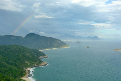 Pedra do Telégrafo Wandelen en ontspannen op een ruig strand