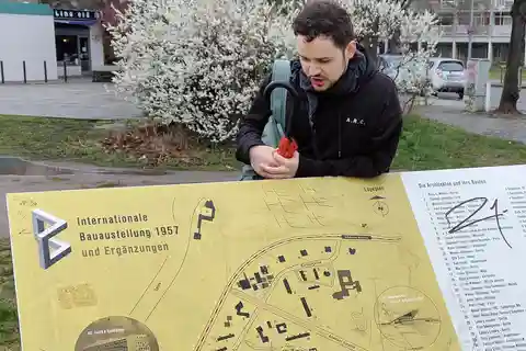 Berlin: Walking Tour through the Hansaviertel