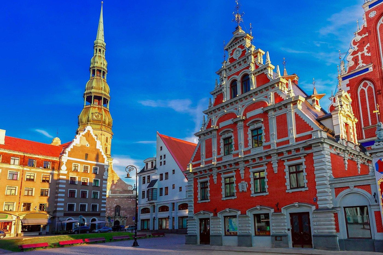 Riga: Art Nouveau & UNESCO Old Town Cruise Friendly Tour