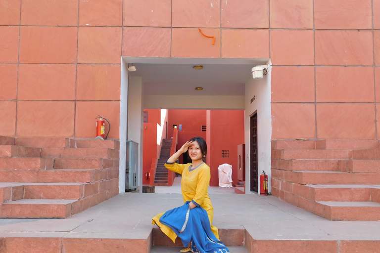 Jaipur: Private Motorcycle Ride with Local Artist Jaipur: Private Motorbike Ride with Local Artist