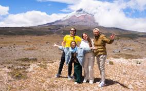 From Quito: Quito-Cotopaxi-Quilotoa Full-Day Adventure