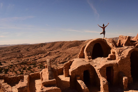 Guerre Stellari e tramonto nel deserto a Ksar Ghilane