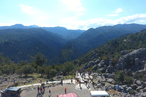 Side: wycieczka 1-dniowa do kanionu Orła z Adlerem i lunchemWycieczka do Kanionu Orła i spływ raftingowy z obiadem i odbiorem z hotelu