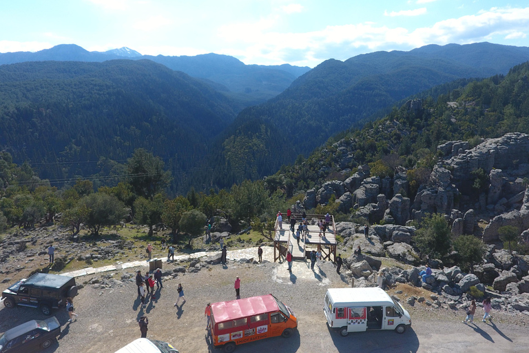 Side: wycieczka 1-dniowa do kanionu Orła z Adlerem i lunchemWycieczka do Kanionu Orła i spływ raftingowy z obiadem i odbiorem z hotelu