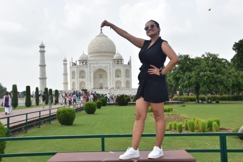 à partir d'Agra : visite sans file d'attente du Taj Mahal et du fort d'AgraDepuis Agra : Visite avec voiture AC, chauffeur, guide et droits d'entrée
