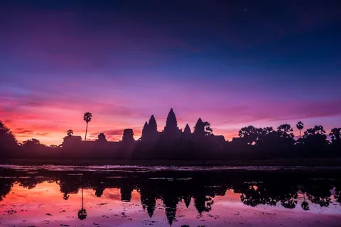 Angkor Wat: Sunrise: Ta Prohm and Bayon Temple Tour