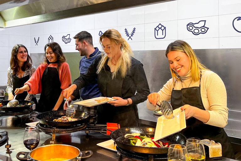 Valencia: Paella Cooking Class with Central Market TourPaella Cooking Class in English