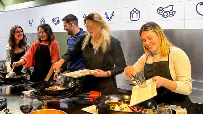 Valencia: Clase de Cocina de Paella con Visita al Mercado Central