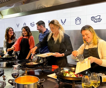 Valência: Aula de culinária de paella com visita ao mercado central