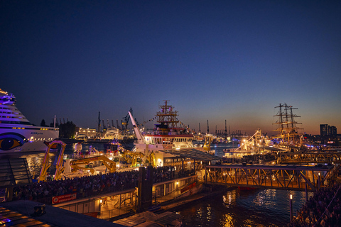 Amburgo: Spettacolo di luci e fuochi d&#039;artificio Port Aniversary dalla barcaEsperienza con le chiatte