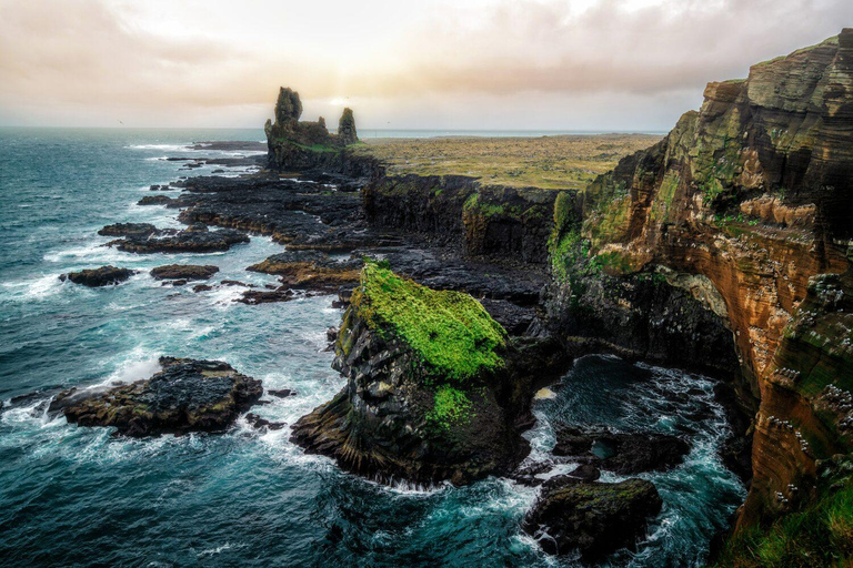 Tour per piccoli gruppi della penisola di Snaefellsnes e di KirkjufellPenisola di Snaefellsnes e Kirkjufell: tour piccoli gruppi