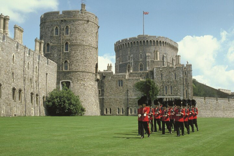 Private Windsor Castle & Oxford Tour with Chauffeur & Guide