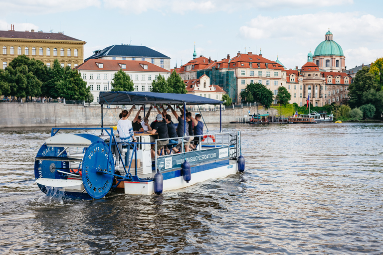 Prague : bateau à vélo : le vélo de la bière nageantRéservation de groupe