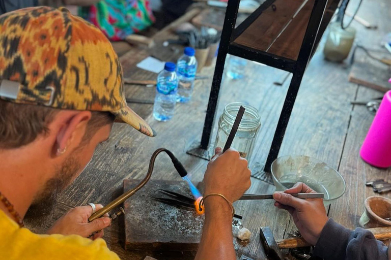 Bali - Ubud Ubuds verkstad för silversmyckenRegelbunden Ubud smyckesverkstad