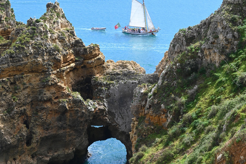 Lago: Fado & Tapas Traditional Portuguese Evening Cruise