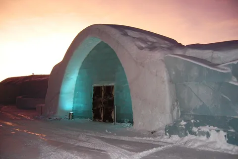 Kiruna: Self-guided tour to Icehotel with transfer