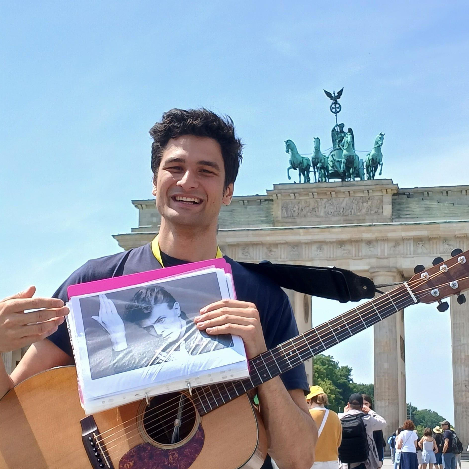 Berlin: Historischer Rundgang mit Live-Musik