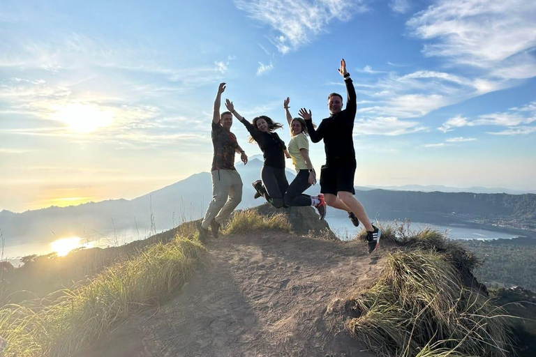 Bali: Mount Batur Sunrise Hike with Hot Springs & Breakfast