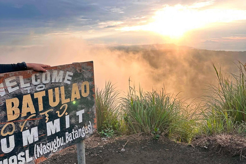 Manila: Private Mt. Batulao Hike with Tagaytay Stop