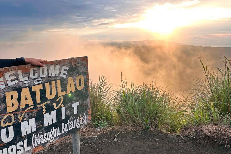 Manila: Private Mt. Batulao Hike with Tagaytay Stop