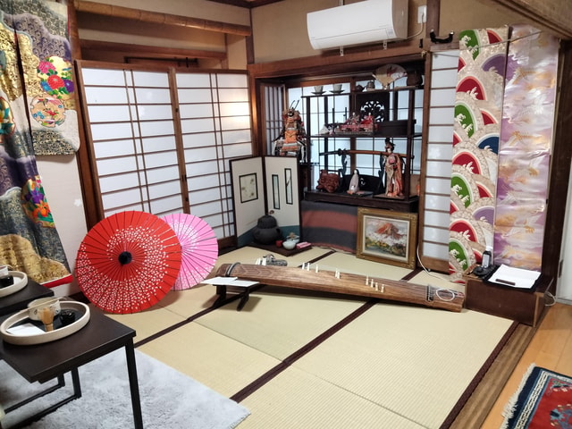 Hiroshima: Kimono, Koto, and Simple Tea Ceremony Experience