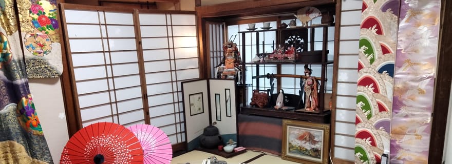 Hiroshima : Expérience de Kimono, Koto et Cérémonie du Thé Simple